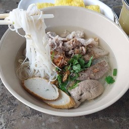 ก๋วยเตี๋ยวน้ำใสแบบแห้ง