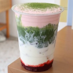 มัจฉะลาเต้สตรอเบอร์รี่มูส