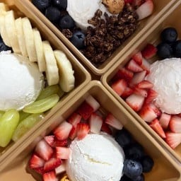 Softy Scoop - Greek Yogurt&สมูทตี้ผลไม้ปั่น
