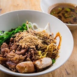 บะหมี่เนื้อเปื่อยแห้ง+ลูกชิ้น