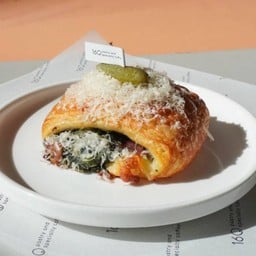 ครัวซองต์ ผักโขมอบชีส