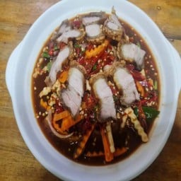 ยำหมูกรอบ