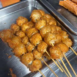 ลูกชิ้นปลาชุบแป้งทอด