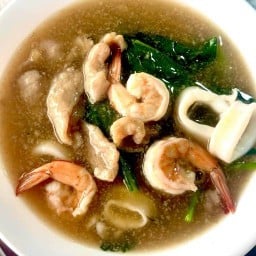 รสเด็ด (ราดหน้า ผัดซีอิ๊ว อาหารตามสั่ง) หน้าวินซ่อมสร้างเมืองเอก