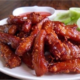 หมูพวงทอด เซเว่นชุมชนศรีสวัสดิ์