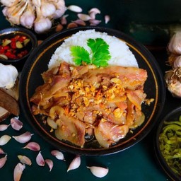 ข้าวเบคอนทอดกระเทียม