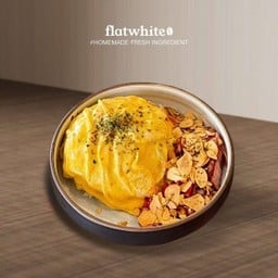 ข้าวเบคอนคั่วพริกเกลือ ราดด้วยไข่ข้น