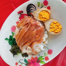 ข้าวขาหมูหนังล้วนๆครับ ไม่มีไข่น่ะครับ