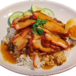 ข้าวหมูแดงไข่ครึ่งลูกครับ