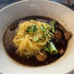 บะหมี่หมูน้ำตก