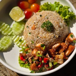 ข้าวผัดพริกเกลือแซลมอน