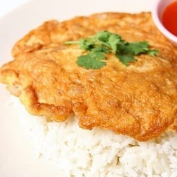 ข้าวไข่เจียวหมูสับ/ไก่สับกรอบนอกนุ่มใน