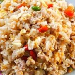 ข้าวผัดพริกขี้หนูสวนกระเทียมหมูสับใส่ไข่