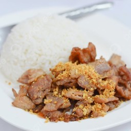 ข้าวหมูทอดกระเทียม