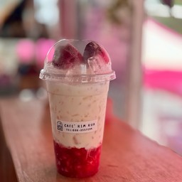 นมสดสตอเบอร์รี่สด