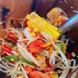 ตำข้าวโพดใส่มะละกอ