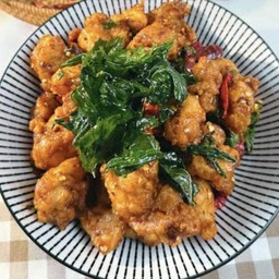 กระเพราไก่ กรอบทอดพริก(กับข้าว)