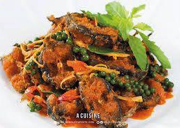 ปลาดุกทะเลผัดเผ็ดทอด