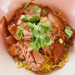 บะหมี่แห้งขาหมู