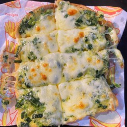 ขนมปังหน้าผักขมอบชีส