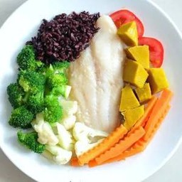 ⭐4.8 (172) - ข้าวทรงเสวย ไรซ์เบอรี่ ปลานิลน้ำพริก ผักลวกนึ่ง