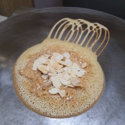 โตเกียว เนยถั่ว-อัลมอนด์ 5 ชิ้น แถม 1ชิ้น