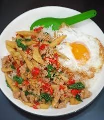 ข้าวราดกระเพราใส่หน่อไม้