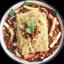 ยำปลาดุกฟูไหลบัว