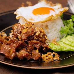 ข้าวราดทอดกระเทียม