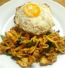 ข้าวราดเครื่องแกงใส่หน่อไม้