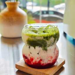 Matcha milk strawberry