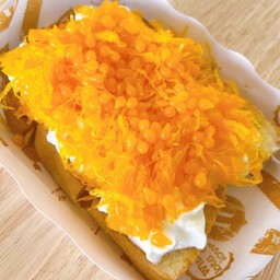 ปังเนยสด วิปครีม + ฝอยทอง + ทองหยอดเม็ด + นมข้น