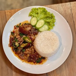 ข้าวกะเพราพริกแห้งขาหมู