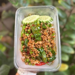 พริกแกงหมูราดข้าว