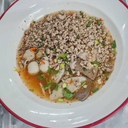ก๋วยเตี๋ยวหมู(ลูกชิ้นกุ้ง,ลูกชิ้นปลา,ลูกชิ้นแคระ,หมูแดง,ตับ,หมูเด้ง,หมูสับ)