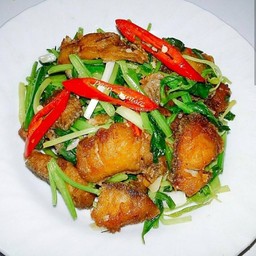 ผัดขึ้นฉ่ายเนื้อปลากะพง