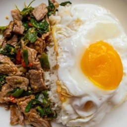 ข้าว+กะเพราเนื้อชิ้น+ ไข่ดาว