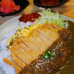 ข้าวหน้าแกงกะหรี่หมูทอด+ไข่ข้น