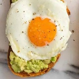 ⭐5.0 (221) - ซาวเออร์โด โทสต์ ไข่ดาว อโวคาโด้  Fried Egg Avocado SourDough Toast