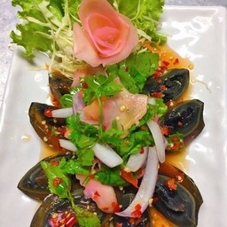 ยำไข่เยี่ยวม้าหมูสับ