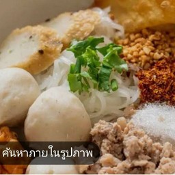 มาม่าแห้งลูกชิ้นปลา