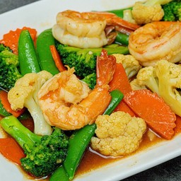 ผัดผักรวมกุ้งราดข้าว