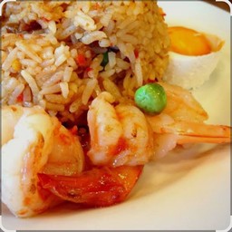 ข้าวผัดน้ำพริกกุ้งสดไข่เค็ม