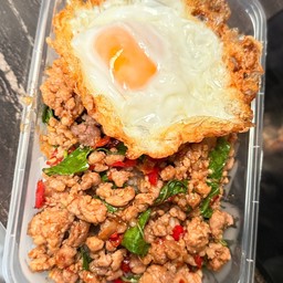 ข้าวกะเพรา (เลือกเนื้อสัตว์) ไม่มีไข่ดาว เพิ่มได้ค่ะ