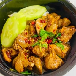 กะเพราเครื่องในไก่