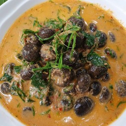 แกงคั่วเห็ดเผาะ (ตามฤดูกาล)