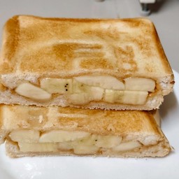 ปังย่างเนย เนยถั่วแบบหยาบ (ทองการ์เด้น) รสจืด + กล้วย