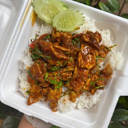 พริกแกงเนื้อราดข้าว