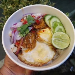 ข้าวไข่ดาวปลากระป๋อง