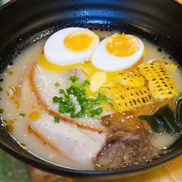 ราเมงซุปทงคัตสึข้าวโพด